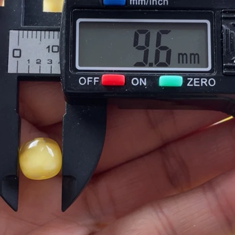 【闪购商品】未镶嵌蜜蜡裸石49号