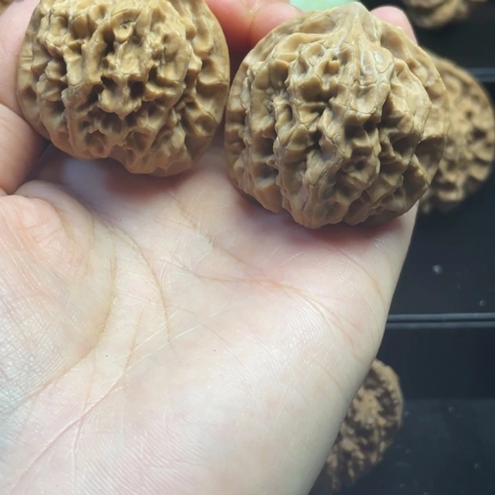 文玩核桃吊坠帝王38有黄