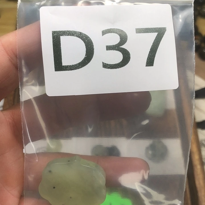 蛇纹石玉未镶嵌吊坠