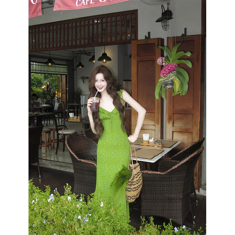 2025年夏季新款立体斜裁小众法式碎花深V领连衣裙飞飞袖长款裙子