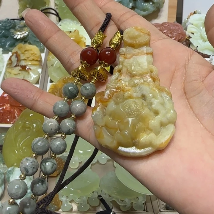 蛇纹石玉吊坠未镶嵌