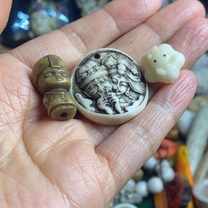 放*，配饰驼骨雕刻一起出