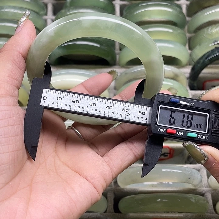 蛇纹石玉未镶嵌手镯203