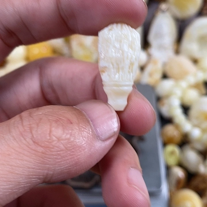 琥珀裸石未镶嵌陆*我