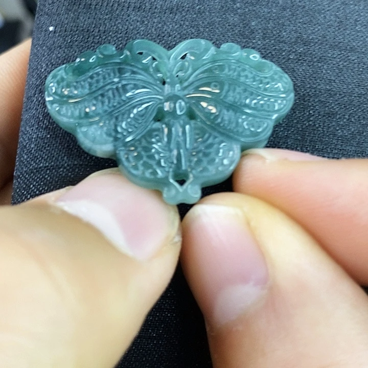 翡翠未镶嵌颈饰吊坠