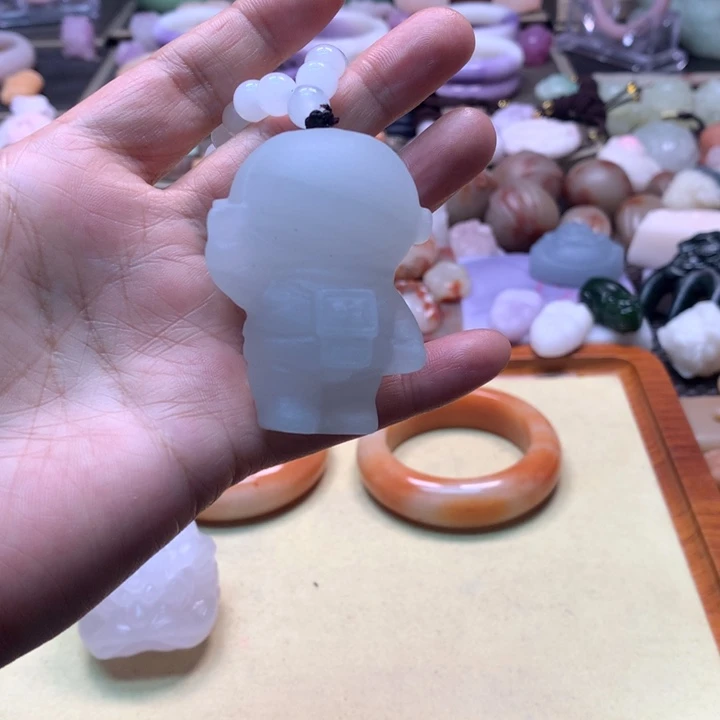 石英岩玉未镶嵌宇航员