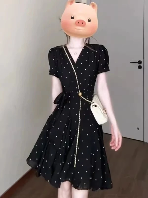2025夏季新款法式波点V领小黑裙女复古气质掐腰显瘦减龄连衣裙子