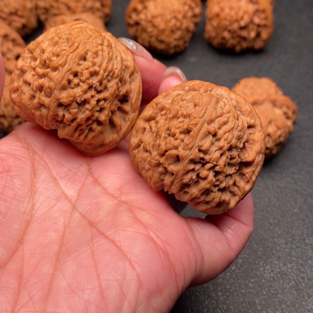 东***。核桃手串/手链南疆石