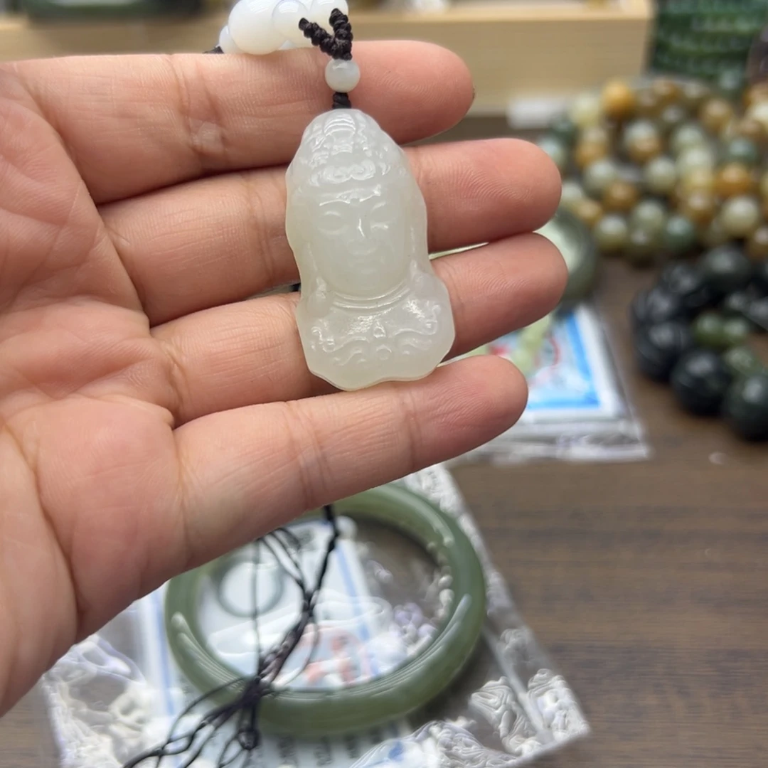 和田玉未镶嵌颈饰菩萨头