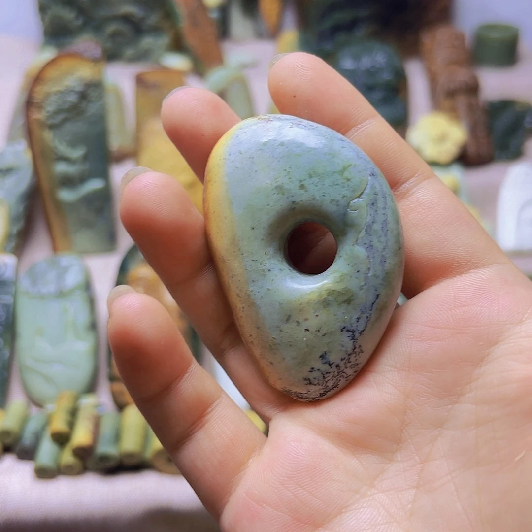 岫岩河磨玉（透闪石质玉）未镶嵌颈饰