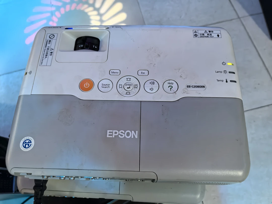8新  单台 二手精品投影 正常使用 不包邮