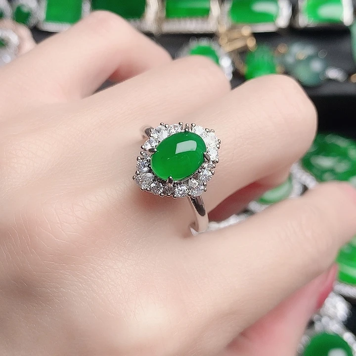 翡翠未镶嵌颈饰戒指