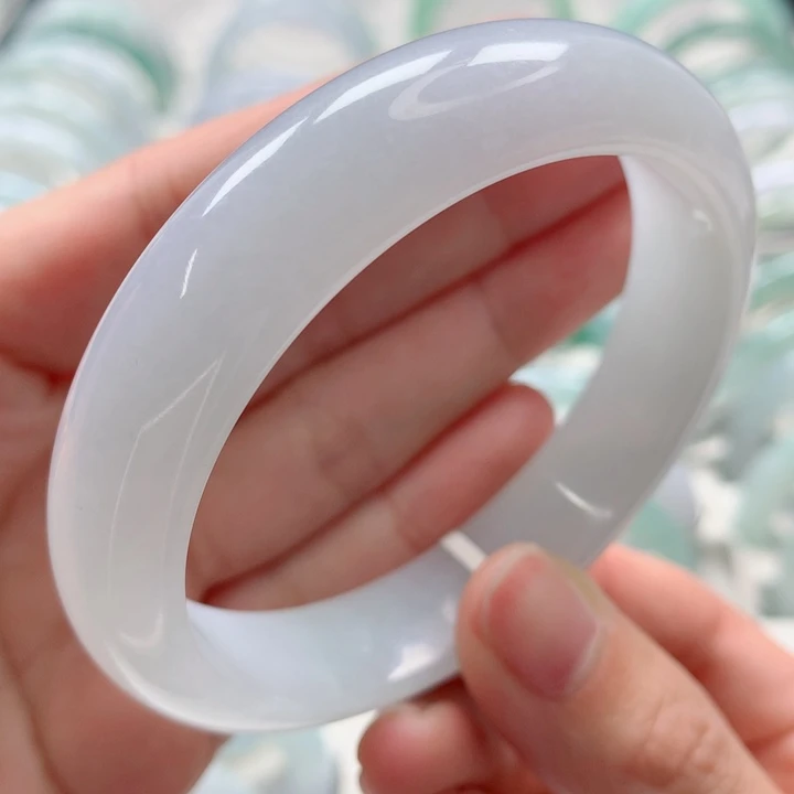 翡翠手镯未镶嵌强推！纯净细腻冰胶条小轮胎微微包容56