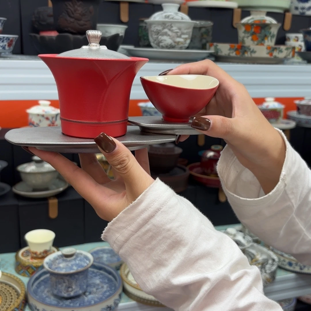 茶具是由法国人手工加工