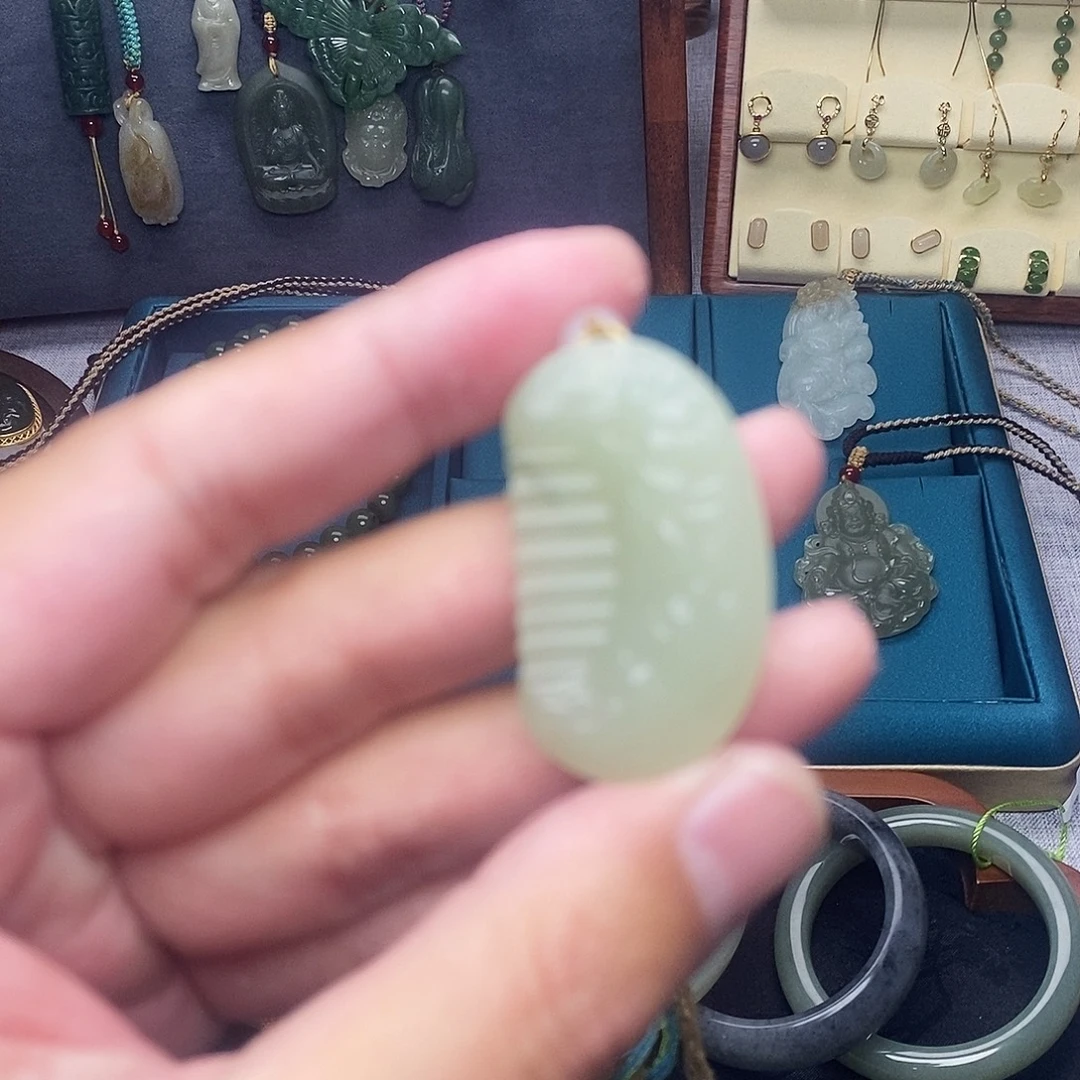 和田玉未镶嵌颈饰