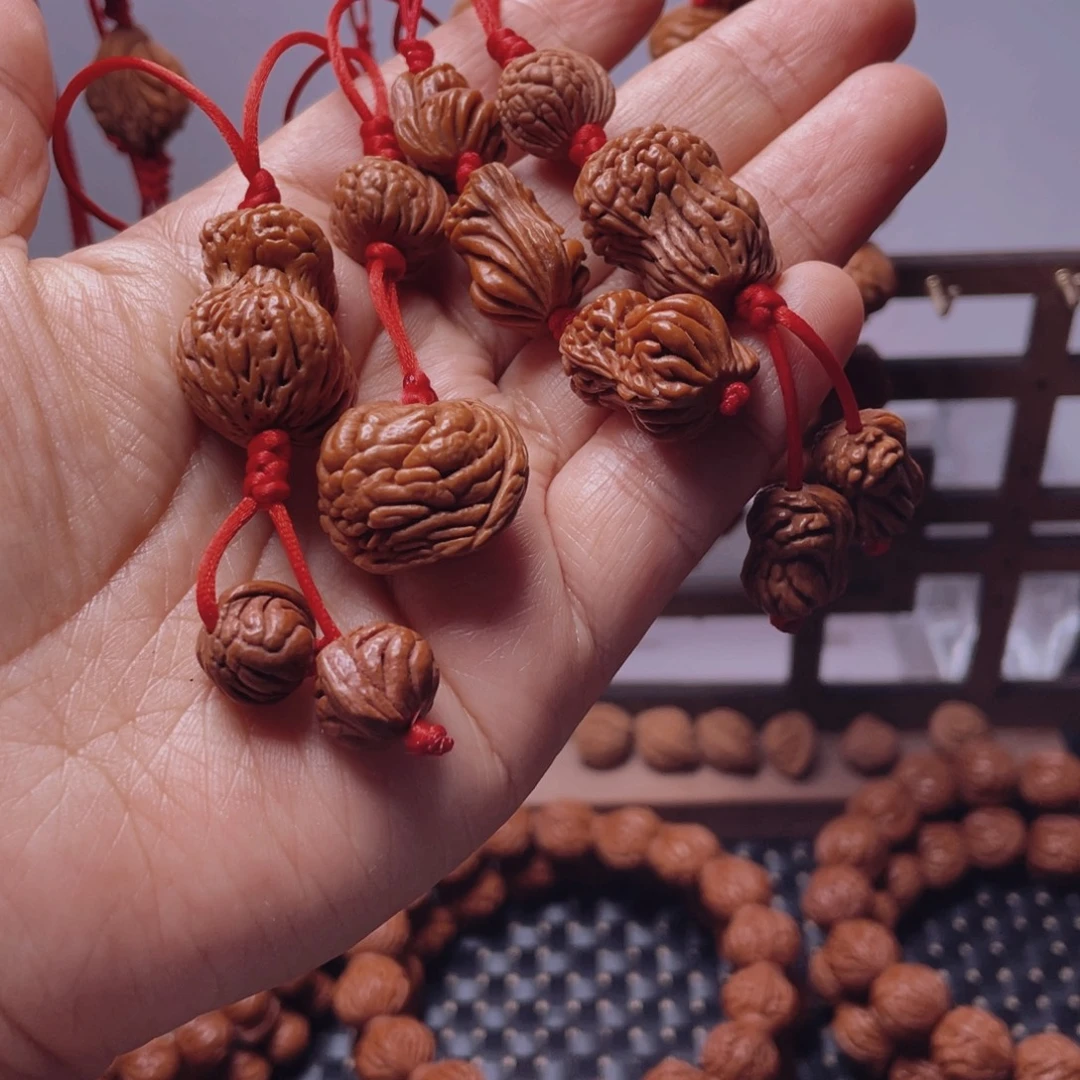 木质类龙纹桃枭挂件