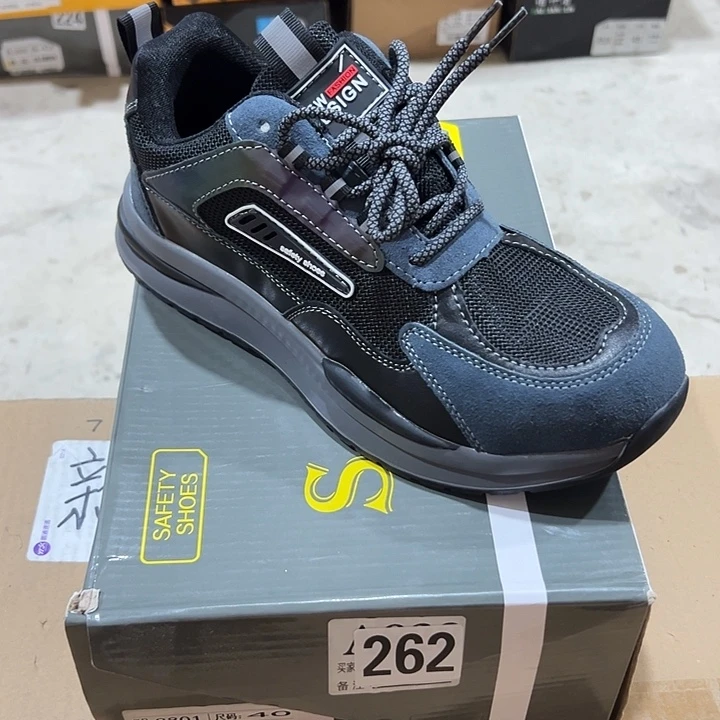编码262号。40码防砸防刺劳保鞋