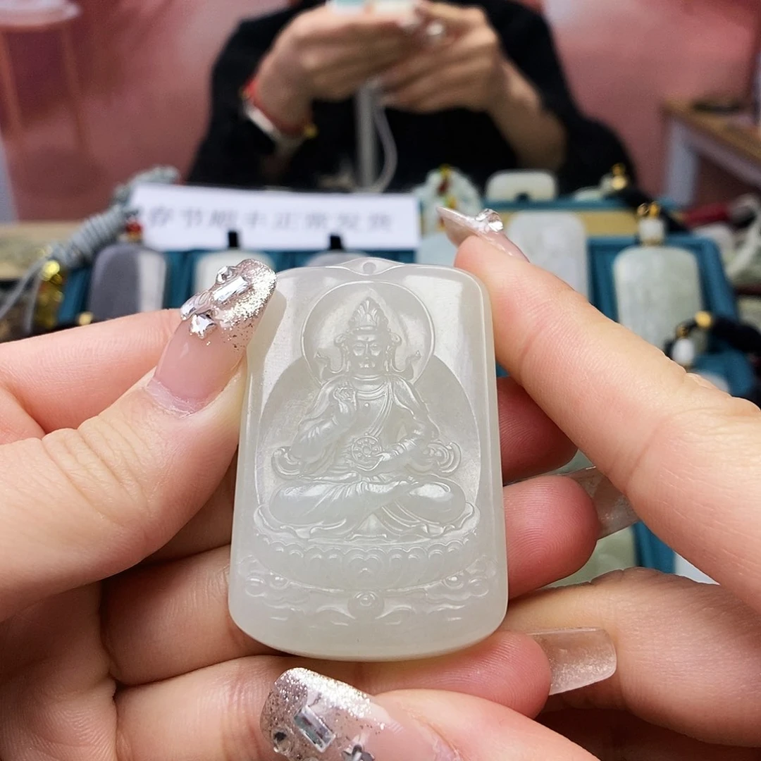 和田玉颈饰未镶嵌就****啦