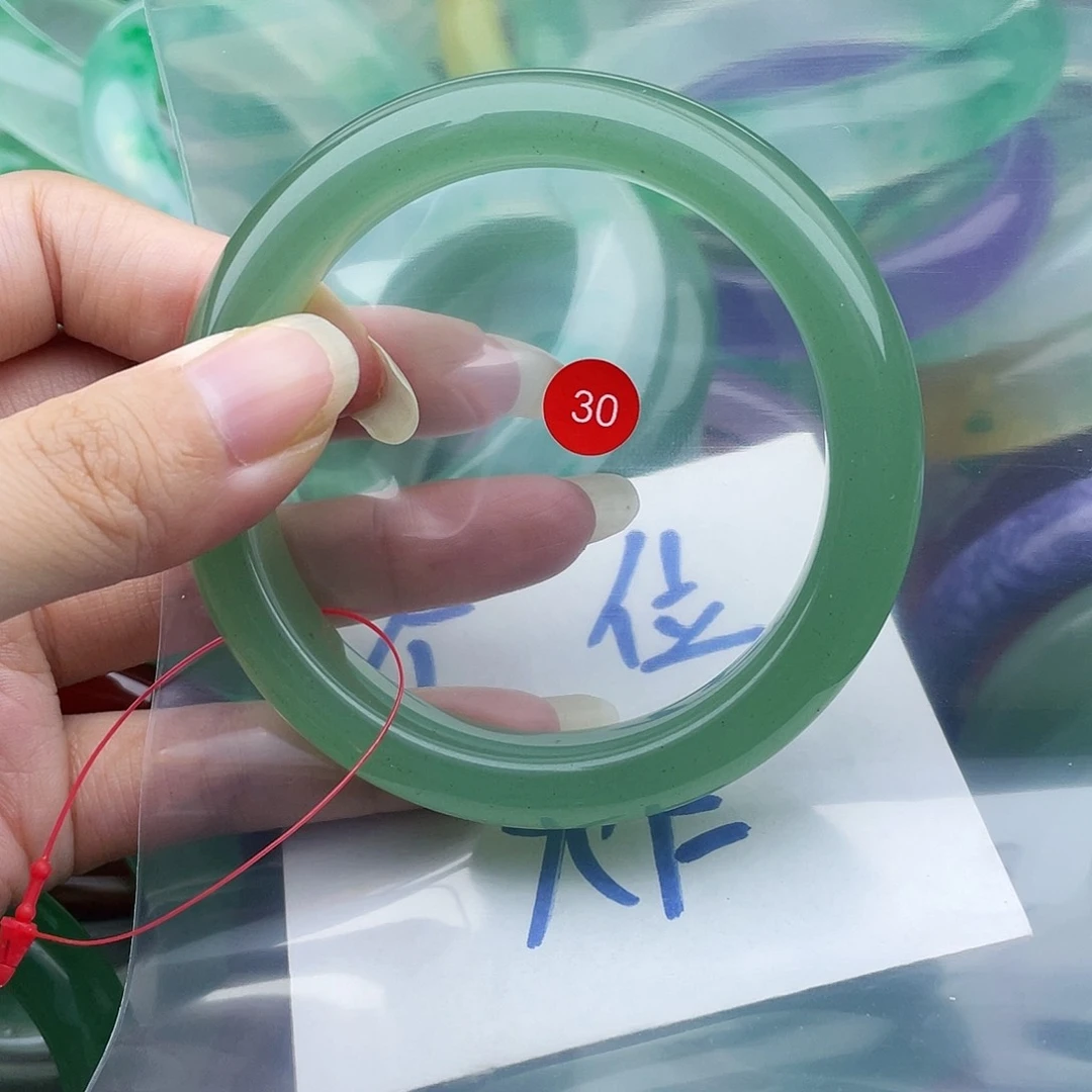 【闪购商品】石英质玉手镯未镶嵌59