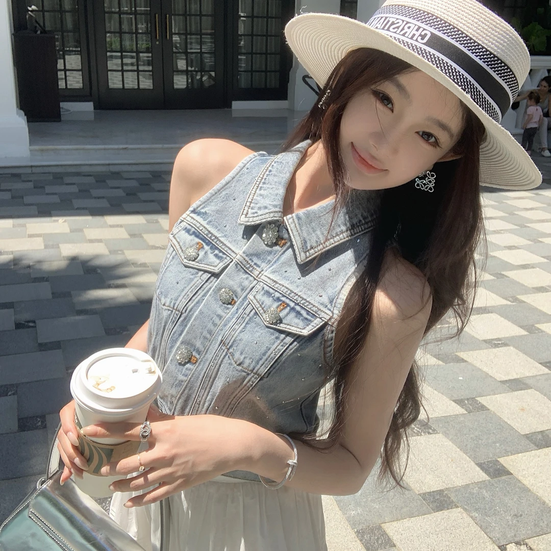 “满天星马甲”风很大的闪闪惹人爱宝藏穿搭 高级烫钻牛仔马甲