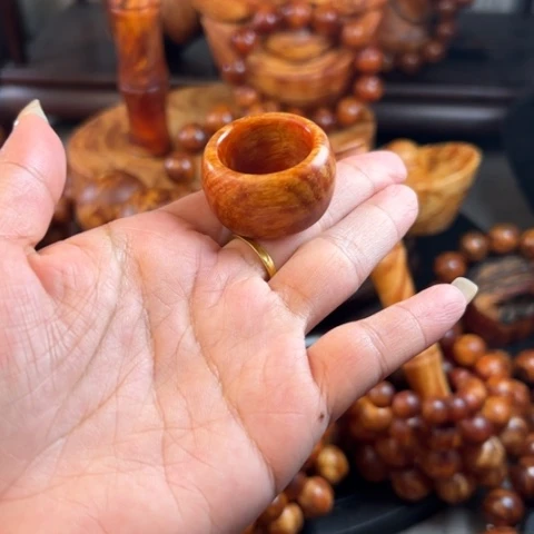 把件松木（琥珀木）
