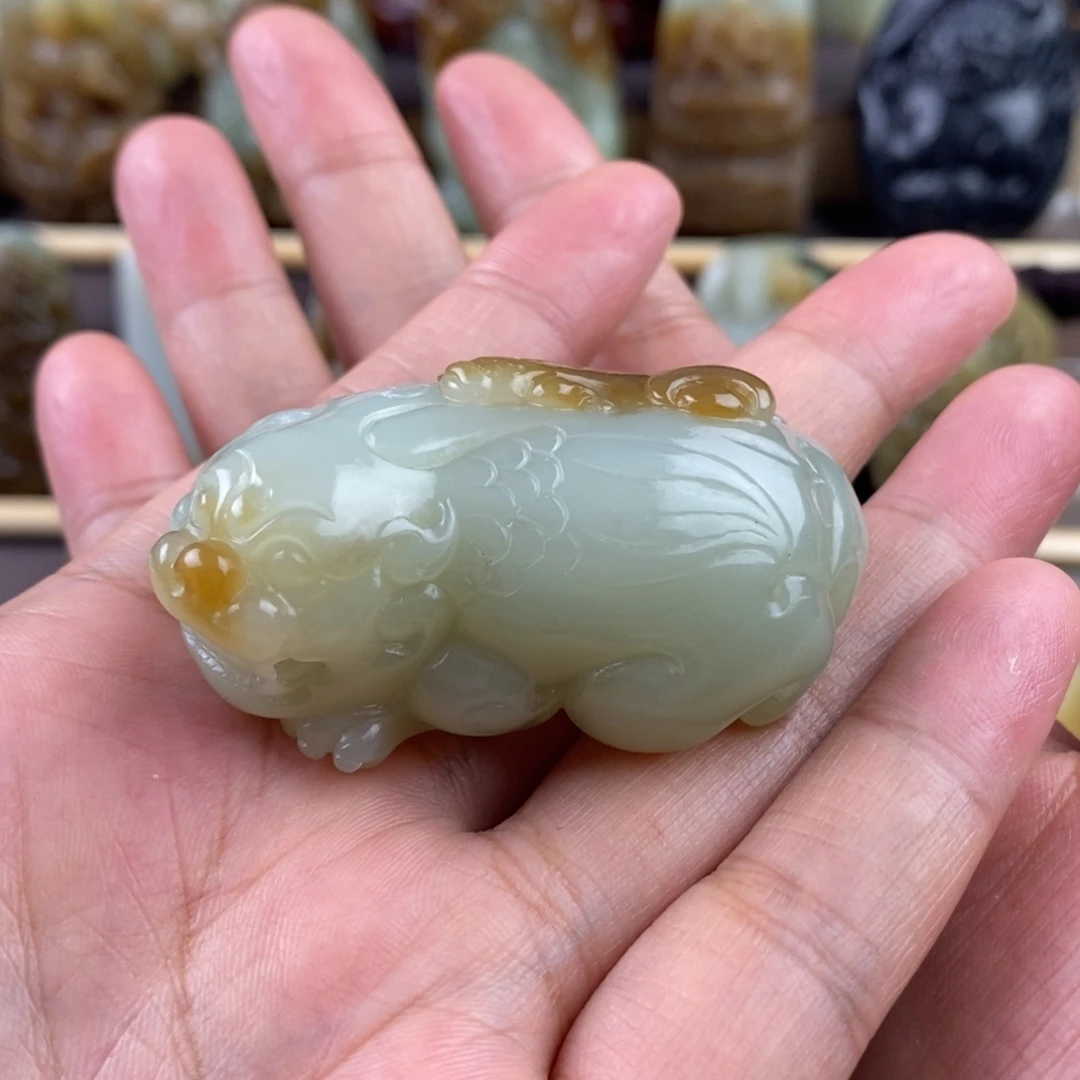 和田玉未镶嵌颈饰虫****8