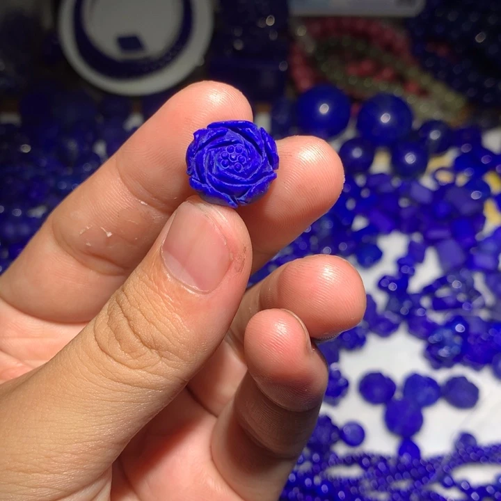 龙***娘青金石未镶嵌莲花