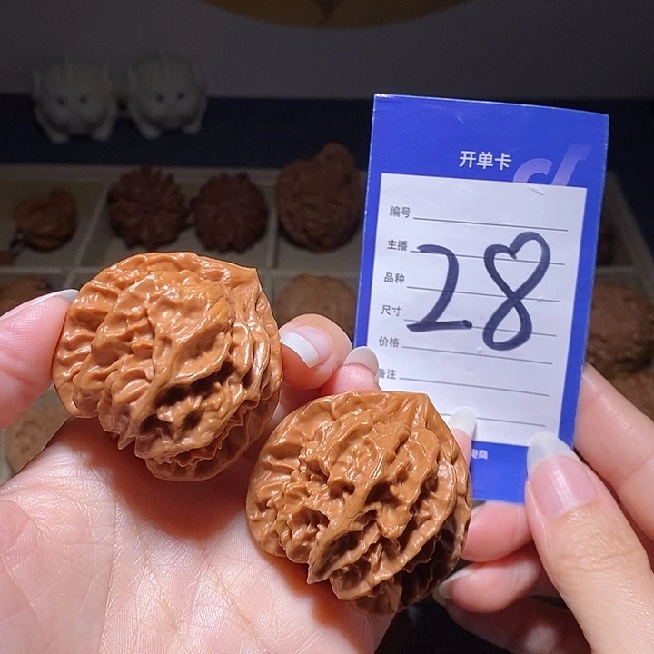 文玩核桃把件大龙44左右