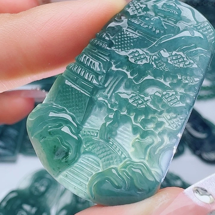 翡翠未镶嵌颈饰多样性发其一