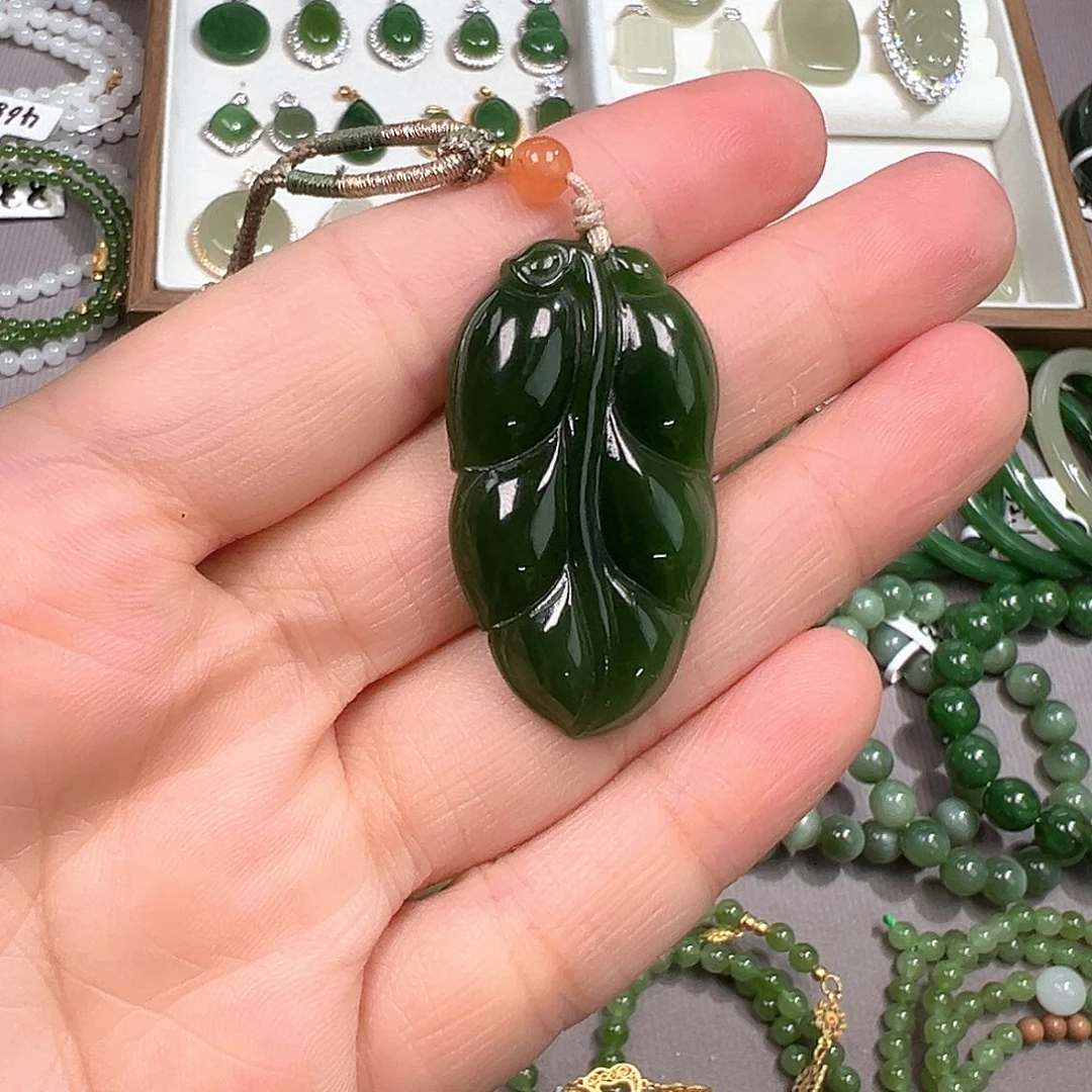 颈饰未镶嵌和田玉（碧玉）满色菠菜绿无黑点大叶子吊坠