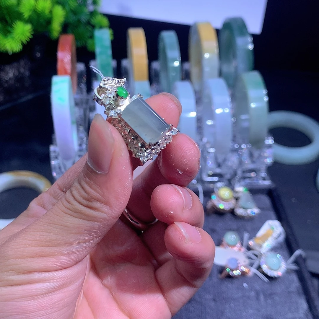 定制翡翠未镶嵌翡翠