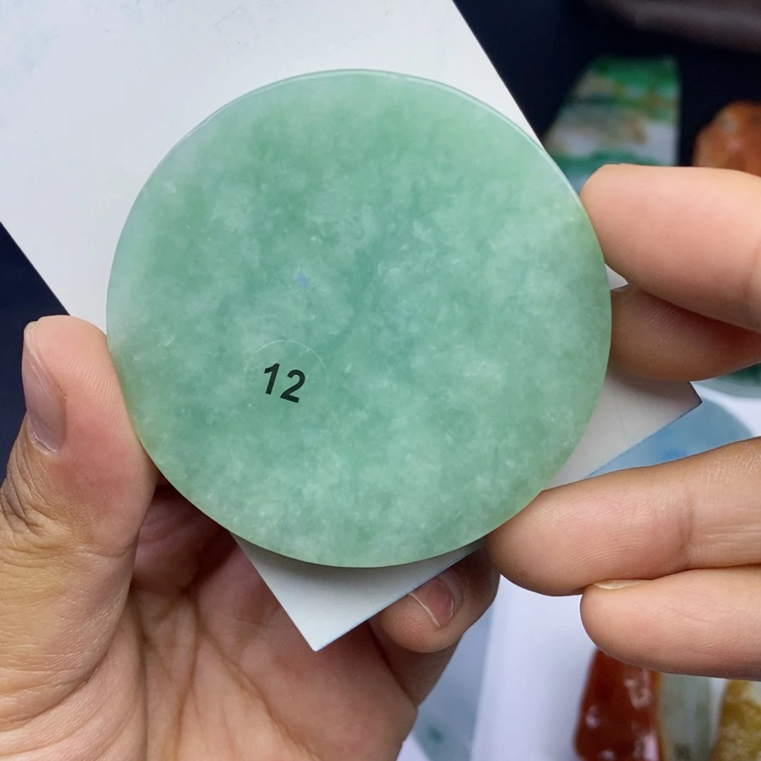 翡翠未镶嵌颈饰镯心
