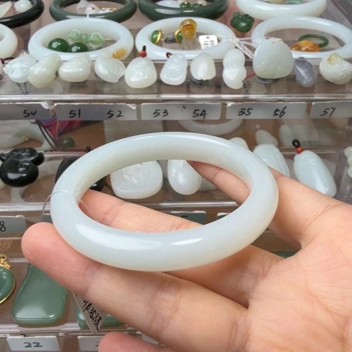 颈饰未镶嵌和田玉新疆和田手镯圈口51