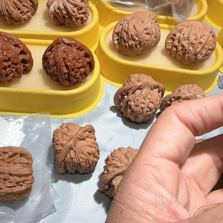 放***尬文玩核桃把件43.5汉高楼