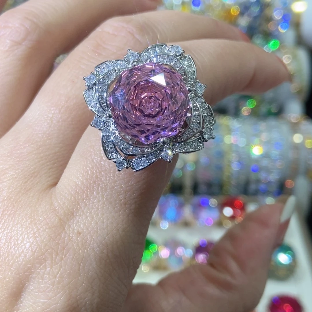 88锆石（处理）深绿玫瑰切戒指