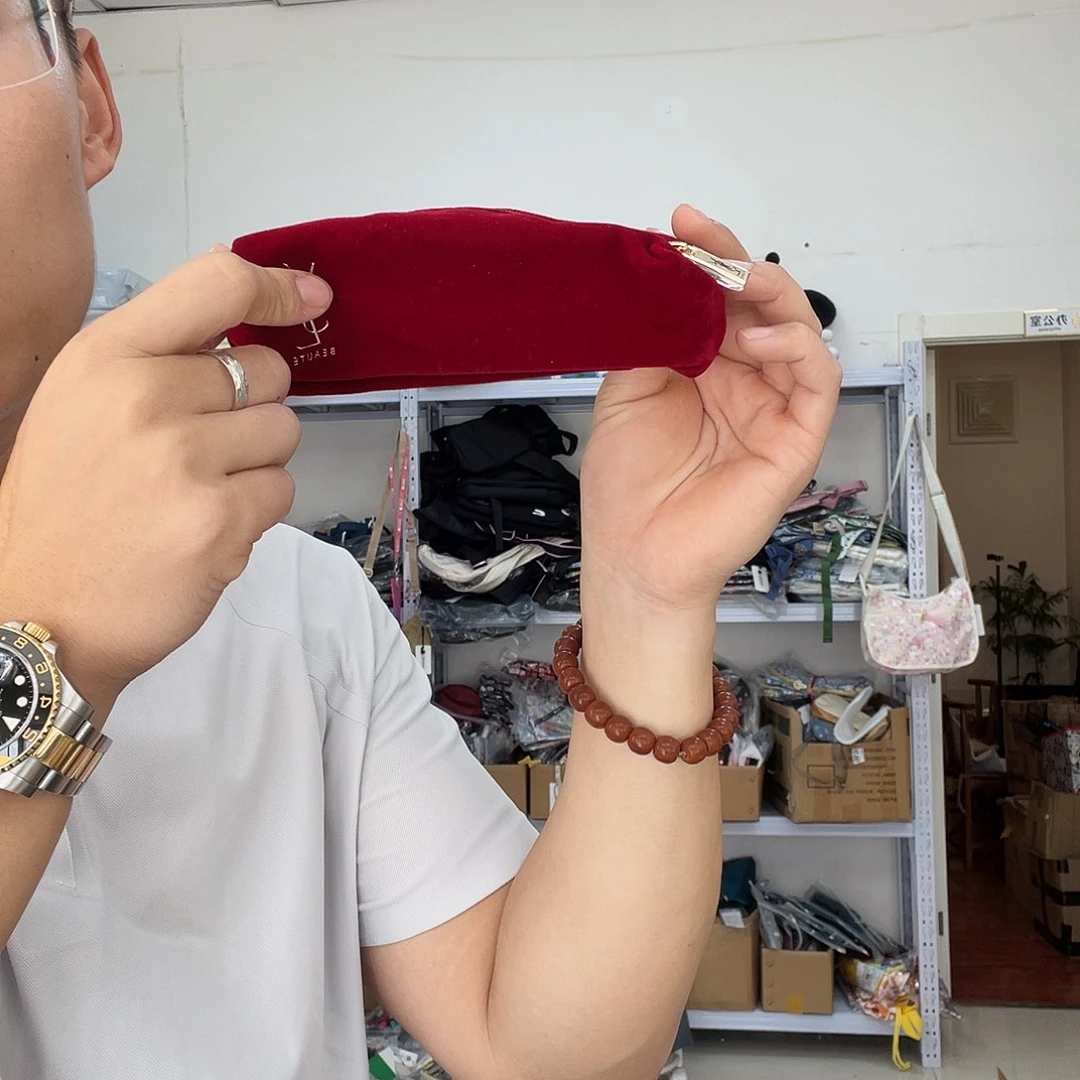 PU化妆包等产品和产品
