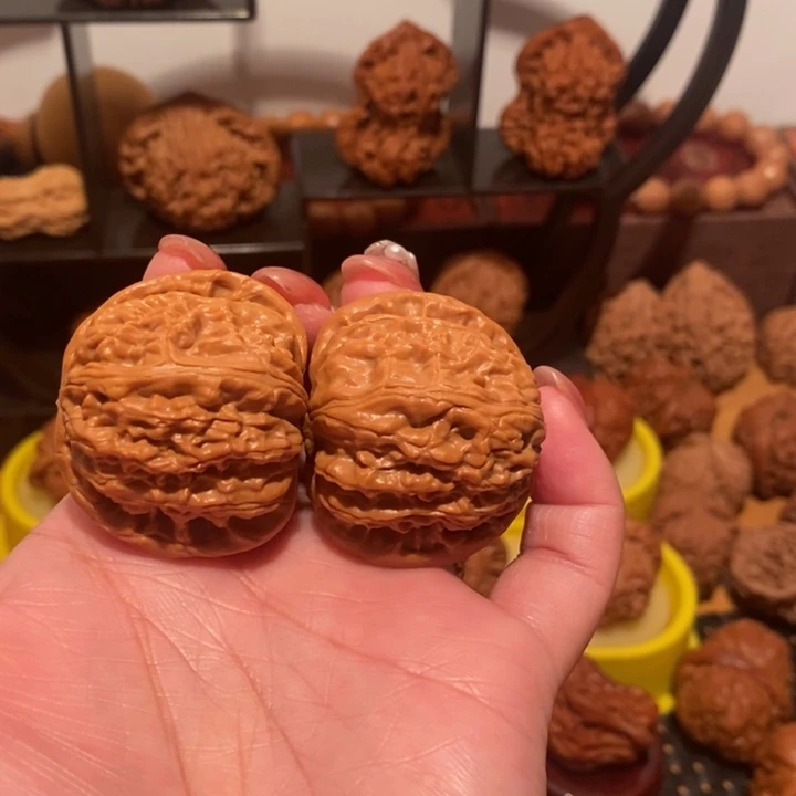 H***6文玩核桃吊坠白狮子