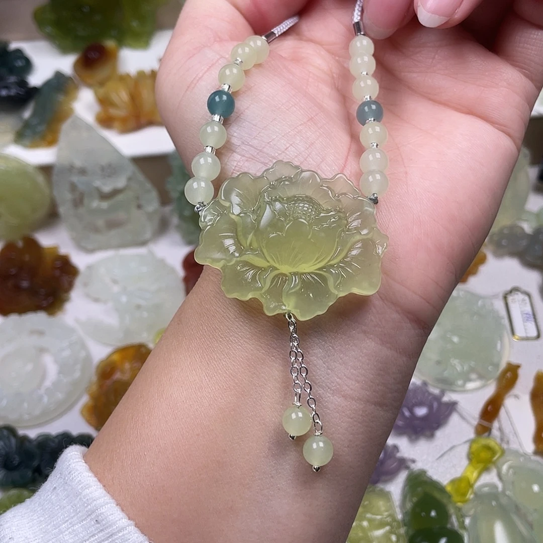 蛇纹石玉未镶嵌颈饰