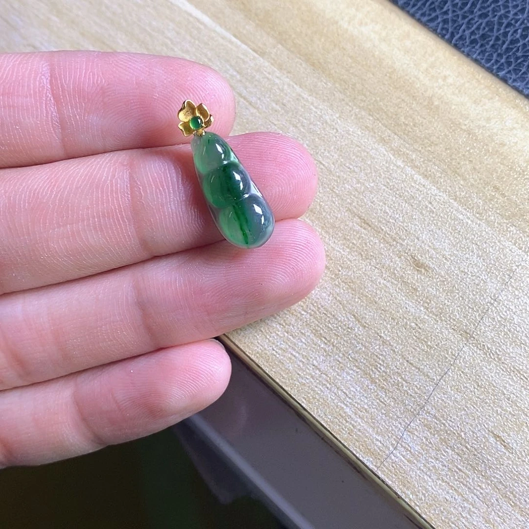 颈饰18K金镶嵌翡翠