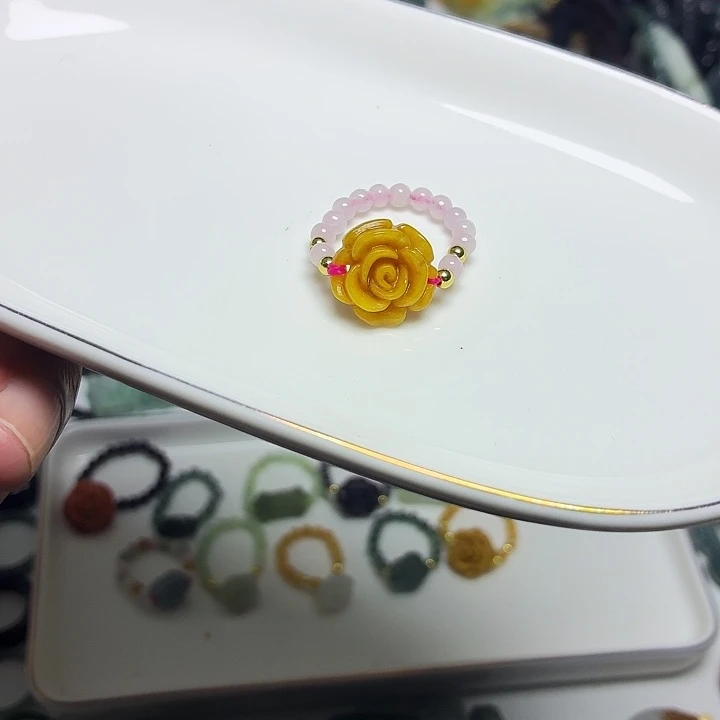 翡翠未镶嵌手镯玫瑰戒指