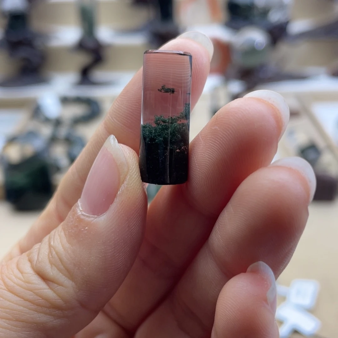 未镶嵌颈饰水晶绿幽灵聚宝盆柱子