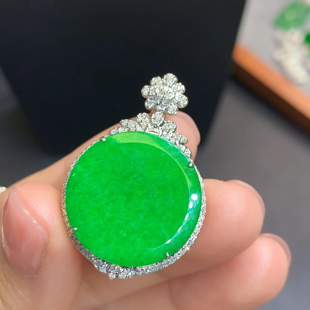 翡翠吊坠(不含链)18K金镶嵌