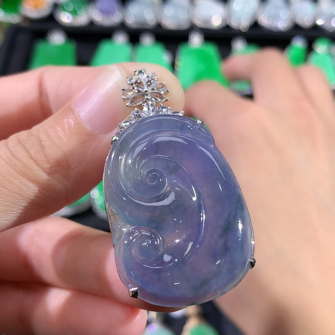 翡翠18K金镶嵌颈饰