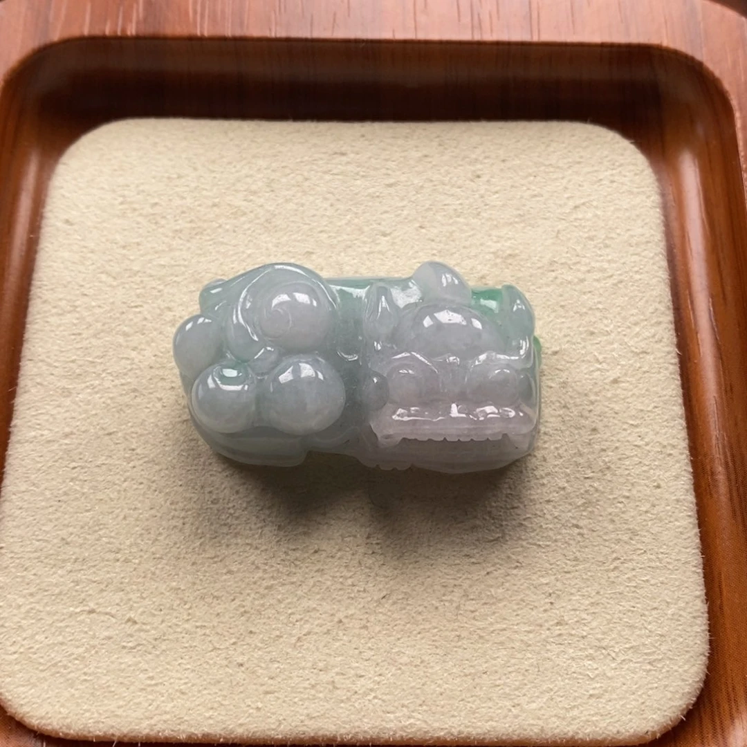 翡翠未镶嵌颈饰霸王貔貅