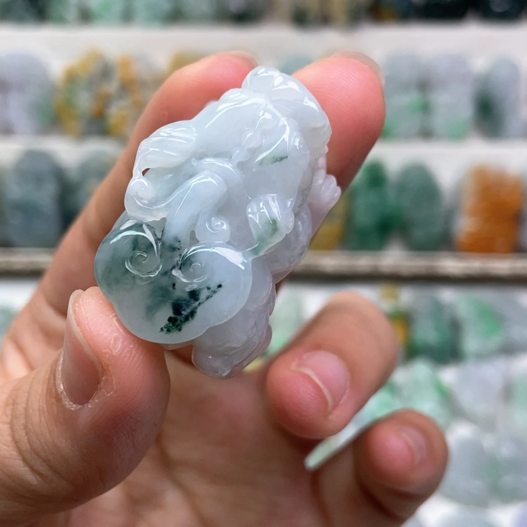 翡翠未镶嵌吊坠(赠链)口含珠