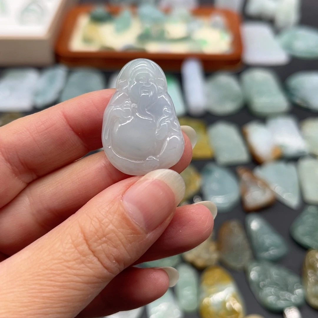 翡翠未镶嵌颈饰财神