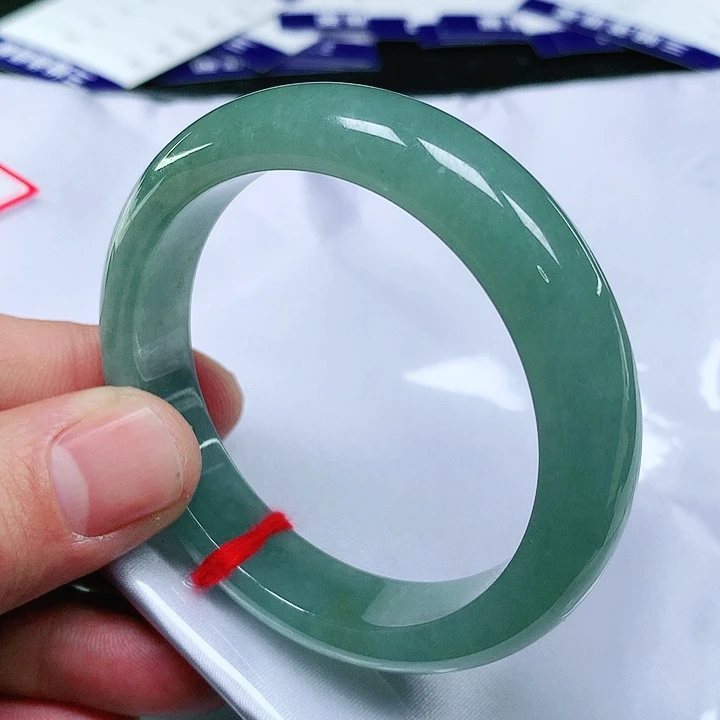 翡翠手镯未镶嵌翡翠手镯未镶嵌