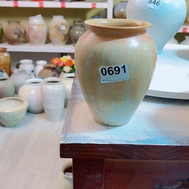 白泥花瓶高20口10。0691