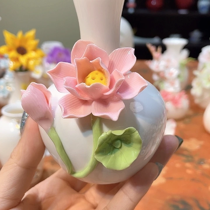手工陶瓷精致摆件