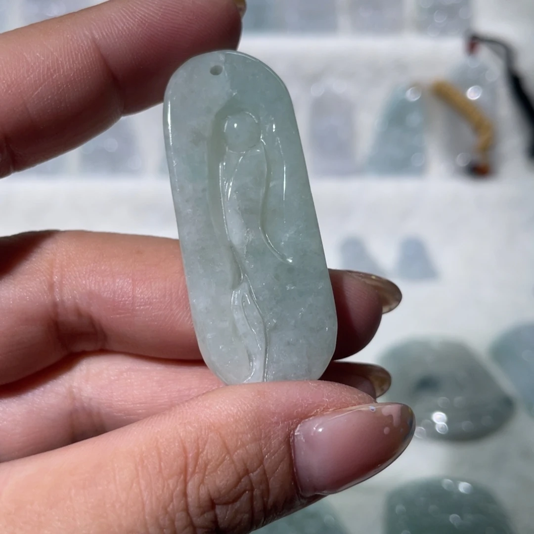翡翠未镶嵌颈饰悟道
